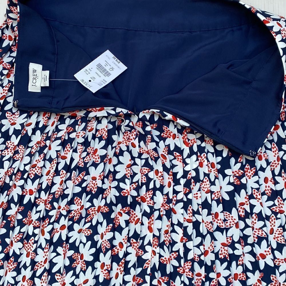 NWT Floral pleated mini skirt    - Picture 9 of 10